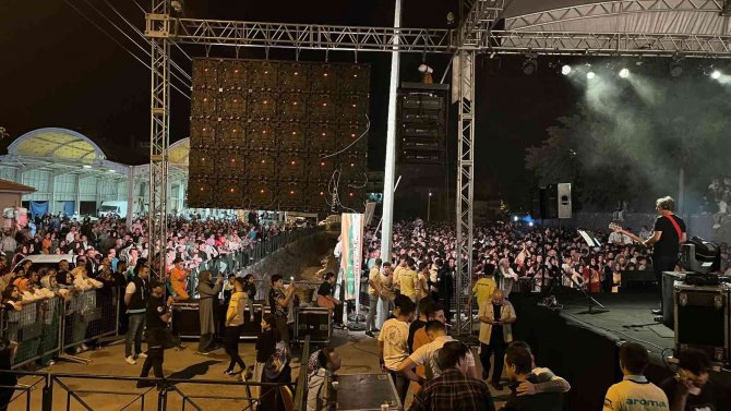 10 Bin Kişi Irmak Arıcı Ve Kerim Araz’la Coştu