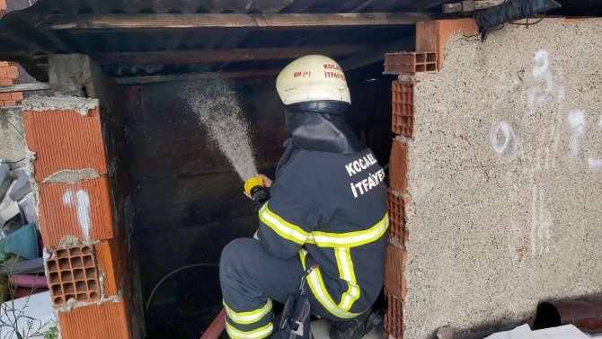 Çatıda Patlatılan Torpil Ve Havai Fişek Yangın Çıkardı