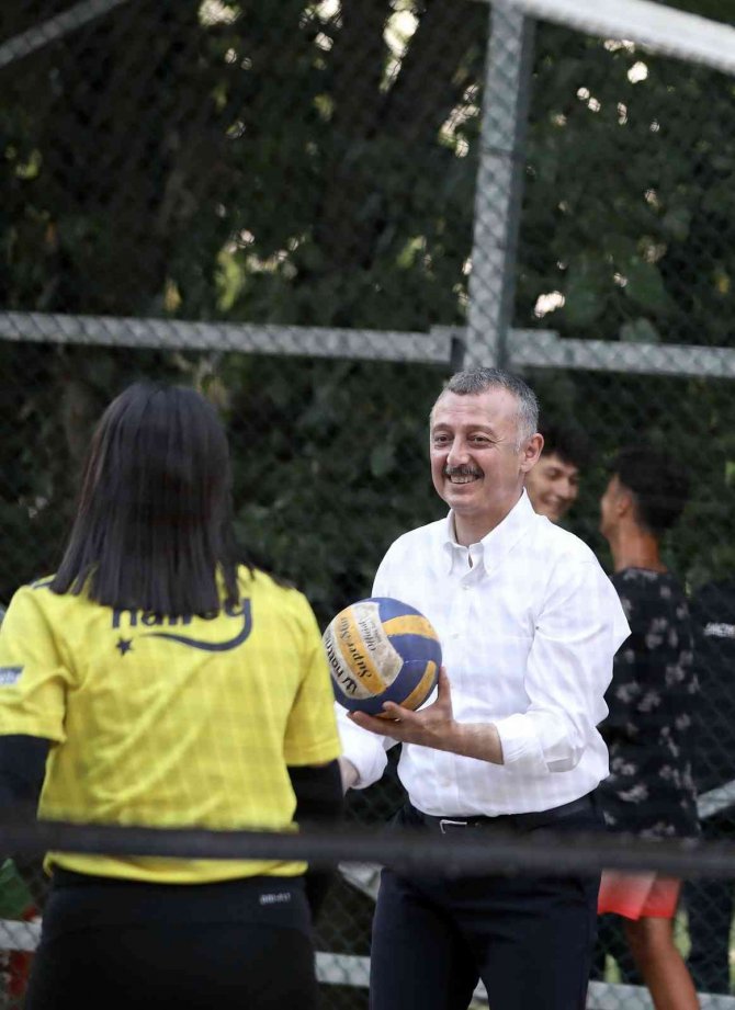 Gençler Başkan Büyükakın’ın Performansına Hayran Kaldı