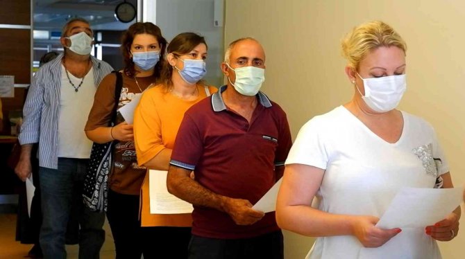 Edirne’de Hastanede ’Hatırlatma Dozu’ Kuyruğu