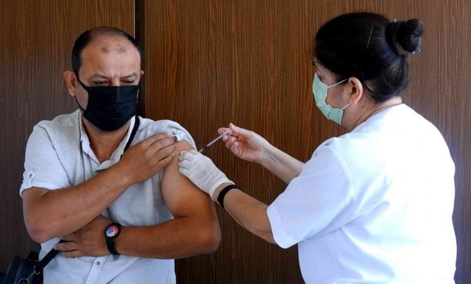 Edirne’de Hastanede ’Hatırlatma Dozu’ Kuyruğu