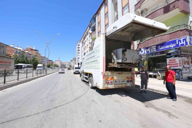 Elazığ Belediyesinden Bayram Sonrası Temizlik Ve İlaçlama Çalışması