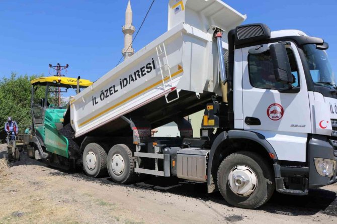 Elazığ İ̇l Özel İ̇daresi Ekiplerinden Yol Bakım Ve Genişletme Çalışmaları