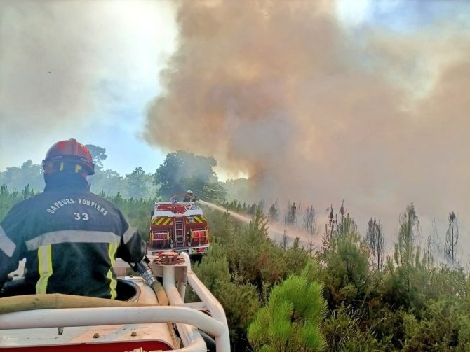 Fransa’nın Güneyinde Orman Yangını: Bin 500 Hektar Kül Oldu