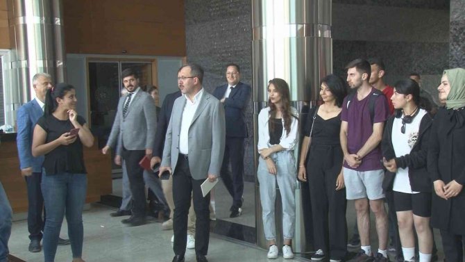 Bakan Kasapoğlu: “Ana Muhalefet Partisi Liderinin İfadesiyle (Öğrenci Kredi Ödemesi) Faiz Uygulaması Değil”