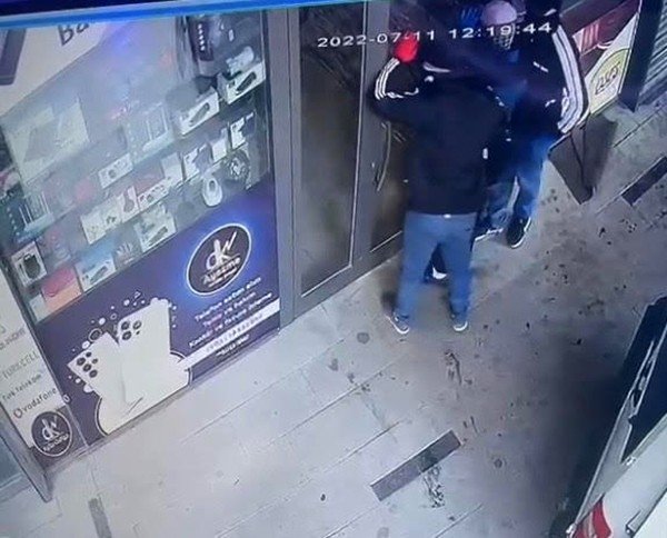 Başakşehir’de Kar Maskeli 5 Hırsız 700 Bin Tl’lik Soygun Yaptı