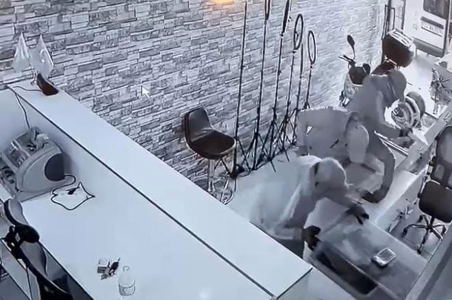 Başakşehir’de Kar Maskeli 5 Hırsız 700 Bin Tl’lik Soygun Yaptı