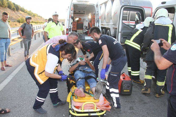 Kamyonet, Süt Tankerine Çarptı: 1 Yaralı