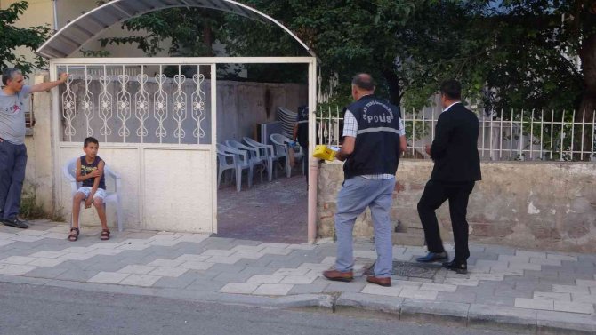 Kardeşinin Silahını İncelerken Kazara Kendini Vuran Teğmen Yaralandı