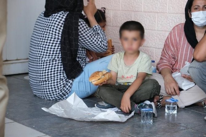 İ̇zmir’de İnsan Kaçakçılığı Şüphelisi 2 Kişi Tutuklandı