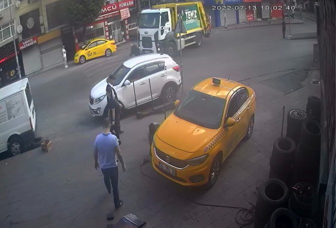 Esenler’de Feci Kaza Kamerada: Çöp Kamyonu Adamı Ezdi