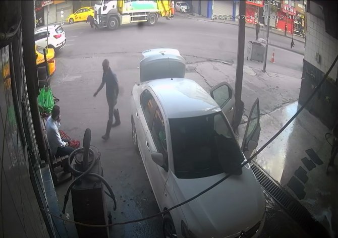 Esenler’de Feci Kaza Kamerada: Çöp Kamyonu Adamı Ezdi