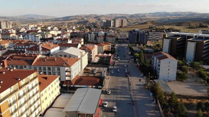 Saniyede 140 Litre Su Tüketiliyor