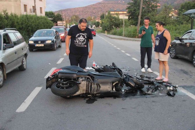 Otomobil İle Motosiklet Çarpıştı: 2 Yaralı