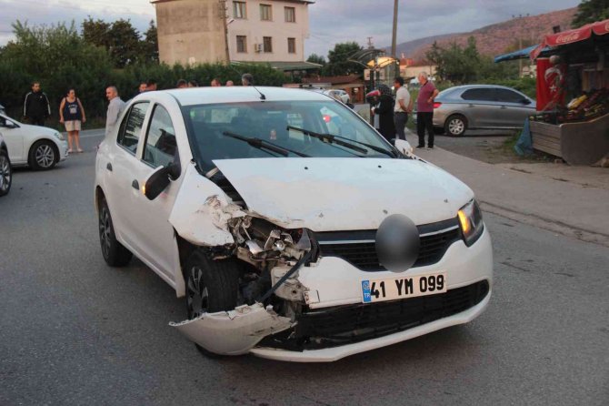 Otomobil İle Motosiklet Çarpıştı: 2 Yaralı