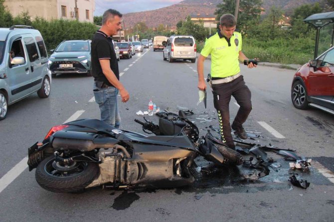 Otomobil İle Motosiklet Çarpıştı: 2 Yaralı