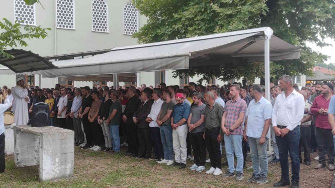 Denizde Boğulan 2 Genç Sakarya’da Toprağa Verildi