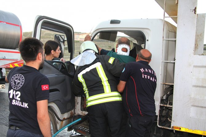 Kamyonet, Süt Tankerine Çarptı: 1 Yaralı
