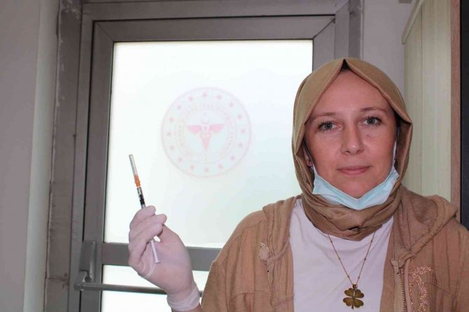 Ünlü Oyuncudan Hatırlatma Dozu Uyarısı