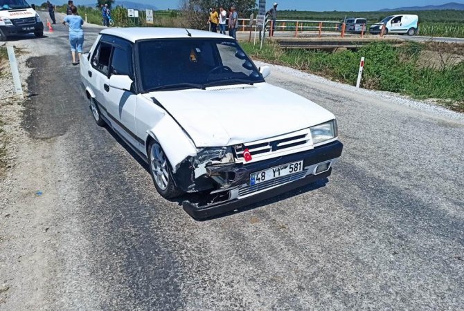 Otomobil İle Motosiklet Köprüde Çarpıştı: 2 Yaralı