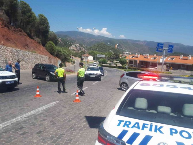 Marmaris-datça Karayolu Trafiğe Kapatıldı