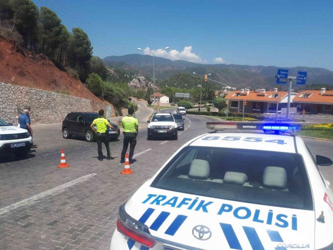 Marmaris-datça Karayolu Trafiğe Kapatıldı
