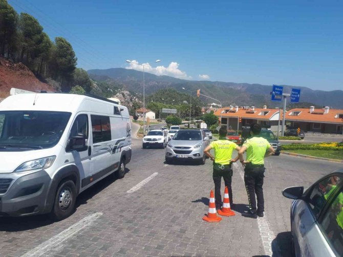 Marmaris-datça Karayolu Trafiğe Kapatıldı