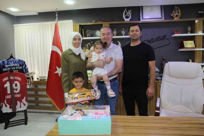 Sağlığına Kavuşan Zehra Bebek Başkan Şahiner’i Ziyaret Etti