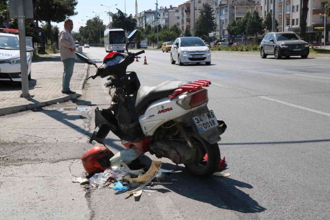 Otomobil İle Motosiklet Kaza Yaptı: 2 Yaralı