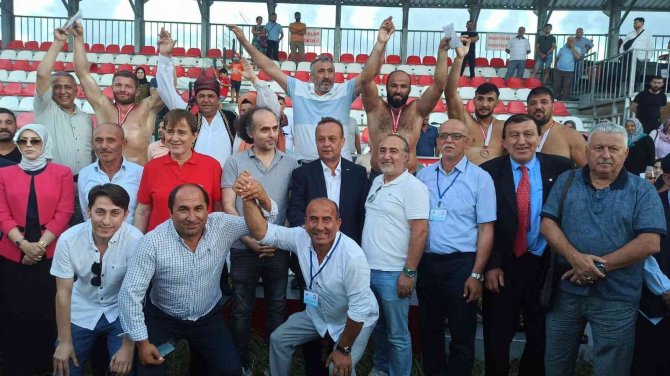 Alaçam Güreşlerinde Orhan Okulu Başpehlivan Oldu