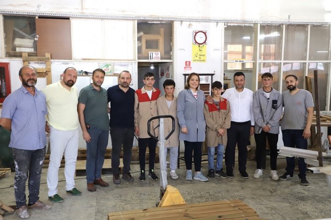 Piknik Masaları Meslek Lisesi Öğrencilerinden