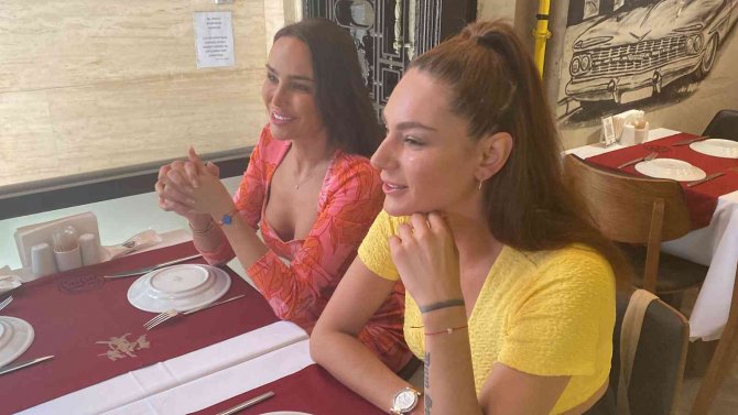 Karaköy’de Balık Restoranında Çantası Çalınan Şarkıcı Günsu O Anları Anlattı