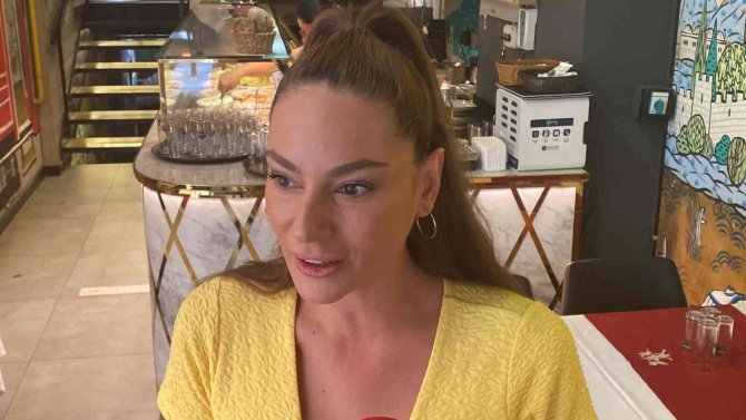 Karaköy’de Balık Restoranında Çantası Çalınan Şarkıcı Günsu O Anları Anlattı