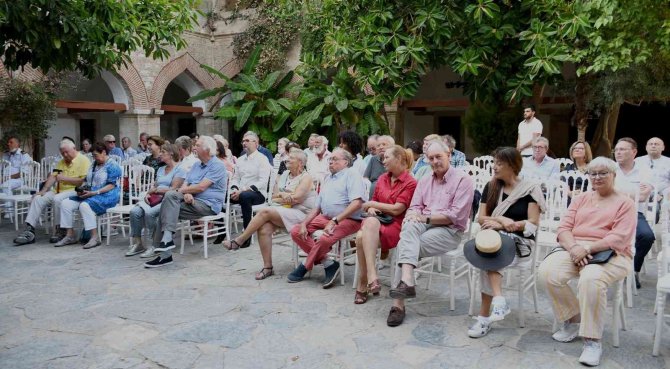 Tarihi Kervansaray’da Kruvaziyer Yolcuları İçin Klasik Müzik Dinletisi