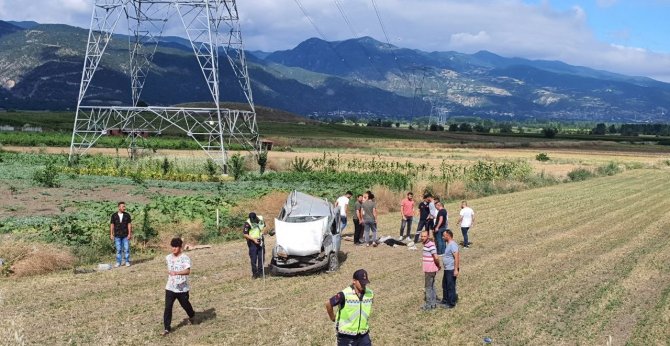 Tokat’ta Hafif Ticari Araç Tarlaya Devrildi: 5 Yaralı