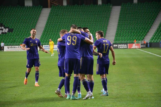 Maribor, Shakhtyor Soligorsk’u 2 Golle Geçti