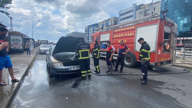 Seyir Halindeki Araç Alev Aldı