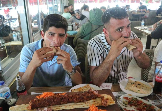 Kebapçılar Bayram Sonu Doldu Taştı