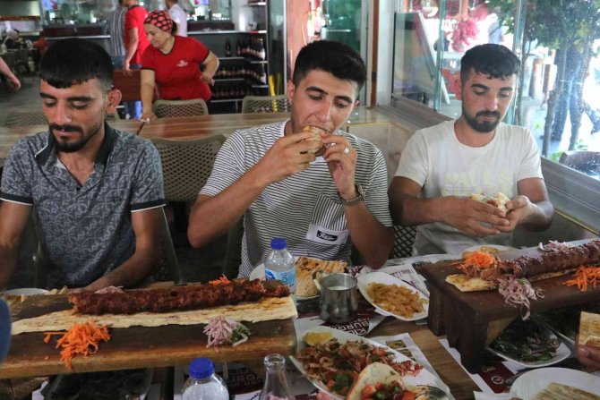 Kebapçılar Bayram Sonu Doldu Taştı