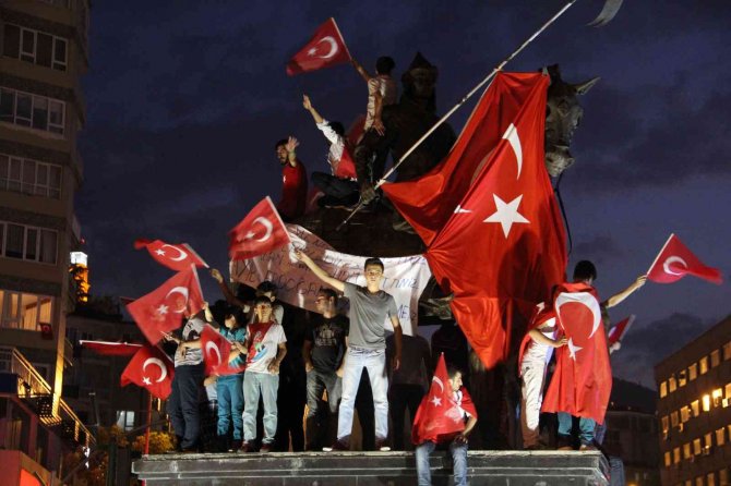Ak Parti Bursa İ̇l Başkanı Davut Gürkan Darbe Gecesini Anlattı
