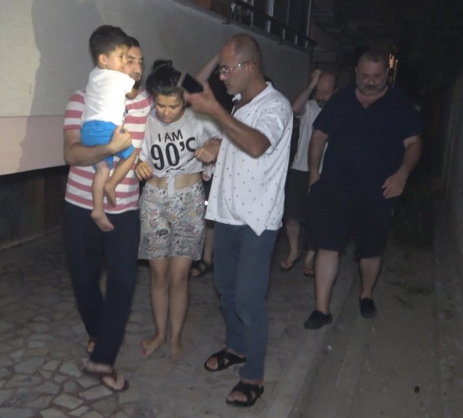 Yanan Evinde Ailesinden Sonra Kuşlarını Kurtardı