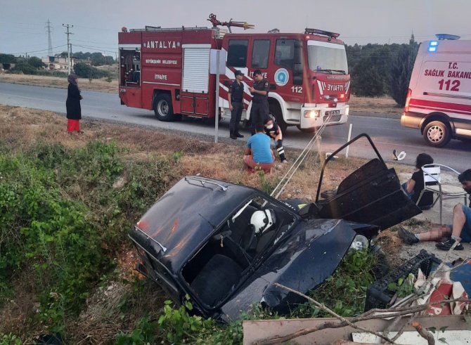 Antalya’da Otomobil Şarampole Yuvarlandı: 5 Yaralı