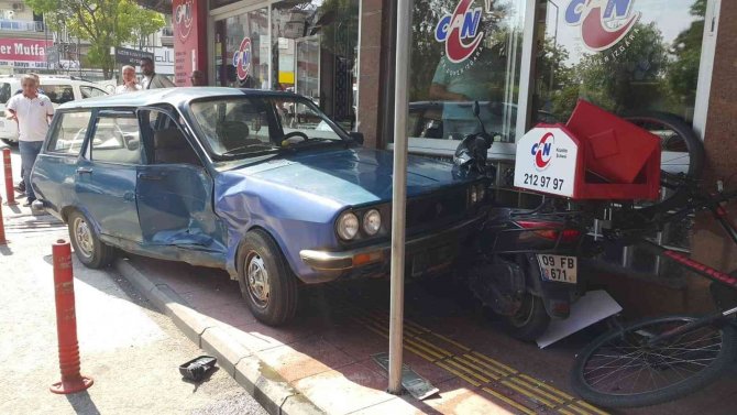 Aydın’da Faciadan Dönüldü: Kaza Yapan Otomobil Lokantaya Daldı