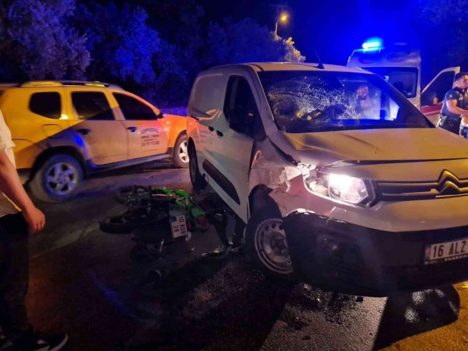 Erdek’te Otomobil İle Motosiklet Çarpıştı