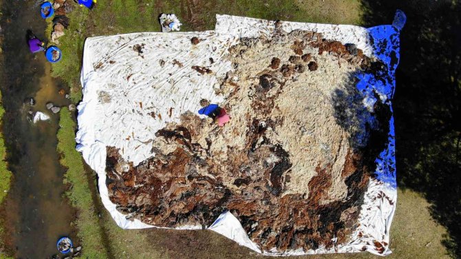 Binbir Emekle Yıkayıp, Saatlerce Tokaçla Dövüyorlar