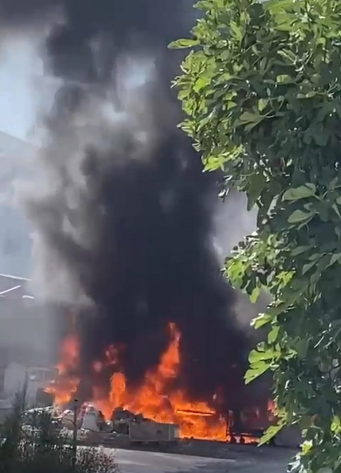 Bursa’da Geri Dönüşüm Deposunda Yangın