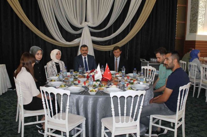 Vali Çiftçi’den Şehit Aileleri Ve Gazilere Yemek