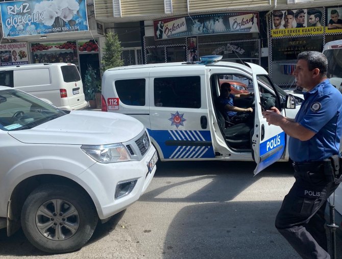 Seyir Halindeki Araca Baltayla Saldırdı