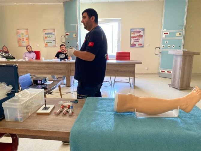 Çocuklarda İleri Yaşam Desteği Eğitimi