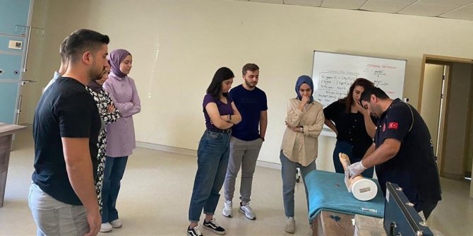 Çocuklarda İleri Yaşam Desteği Eğitimi